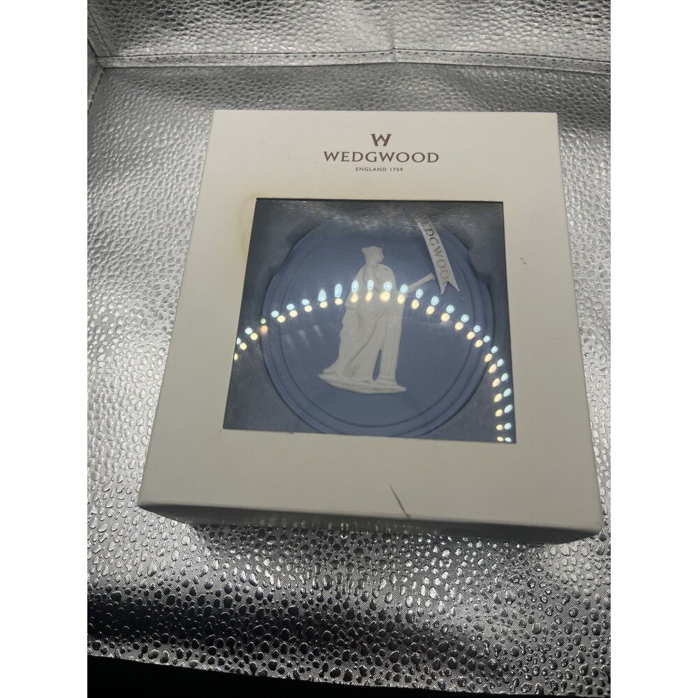Wedgwood Blue Jasperware 2013 Annual Christmas Tree Muse Ornament Boxed - Picture 3 of 4